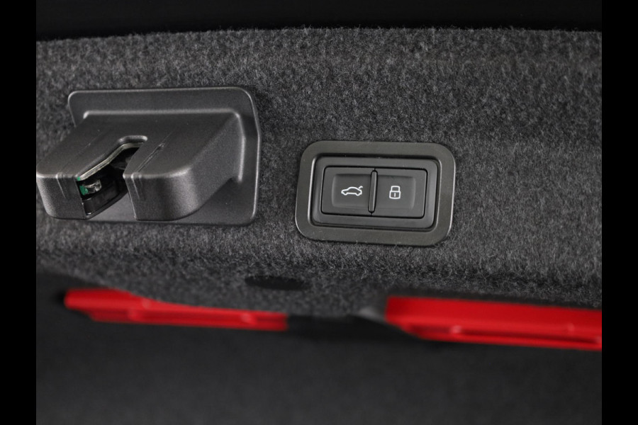 Audi A6 Limousine 50 TFSI e quattro Business edition 300 pk Audi A6 50 TFSI e quattro Business edition 300 pk Automaat (S-Tronic) | Panoramadak | Navigatie | Head-up display | Rondomzicht camera |