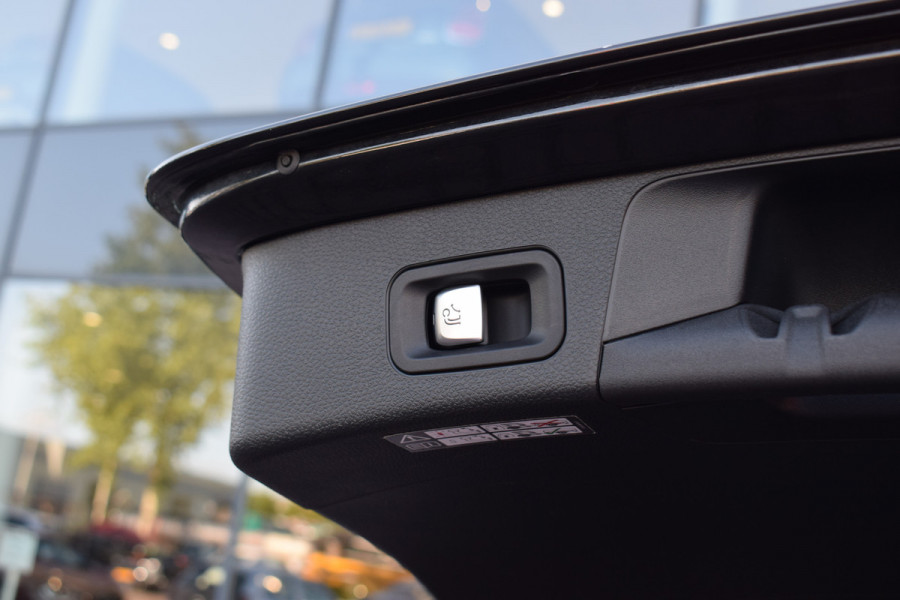 Mercedes-Benz C-Klasse Estate 300 e Business Solution AMG Limited | AMG | Trekhaak | Half Leer | Stoelverw. | Virtual
