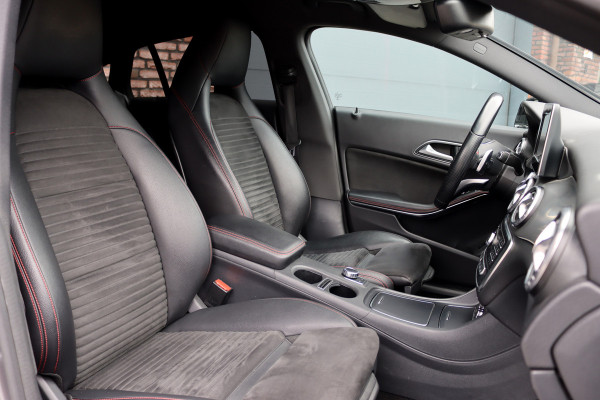 Mercedes-Benz CLA-Klasse Shooting Brake 200 AMG Line Aut7 | Nightpakket | Trekhaak | Camera | Apple Carplay/Android Auto | Stoelverwarming |