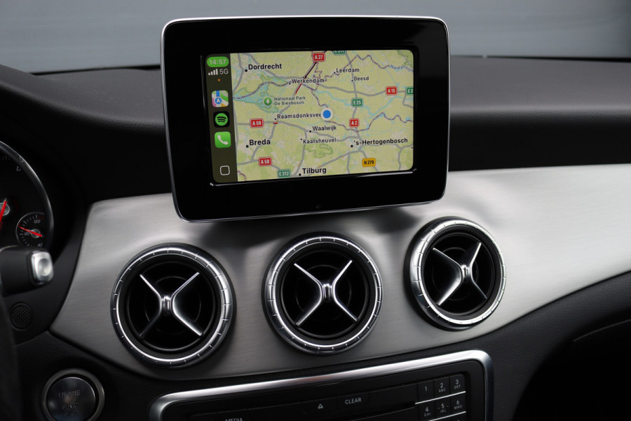 Mercedes-Benz CLA-Klasse Shooting Brake 200 AMG Line Aut7 | Nightpakket | Trekhaak | Camera | Apple Carplay/Android Auto | Stoelverwarming |