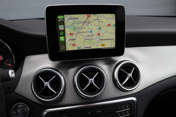 Mercedes-Benz CLA-Klasse Shooting Brake 200 AMG Line Aut7 | Nightpakket | Trekhaak | Camera | Apple Carplay/Android Auto | Stoelverwarming |