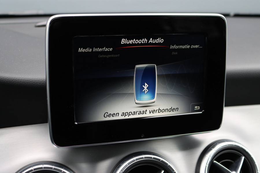 Mercedes-Benz CLA-Klasse Shooting Brake 200 AMG Line Aut7 | Nightpakket | Trekhaak | Camera | Apple Carplay/Android Auto | Stoelverwarming |