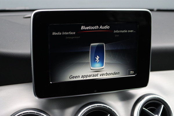Mercedes-Benz CLA-Klasse Shooting Brake 200 AMG Line Aut7 | Nightpakket | Trekhaak | Camera | Apple Carplay/Android Auto | Stoelverwarming |