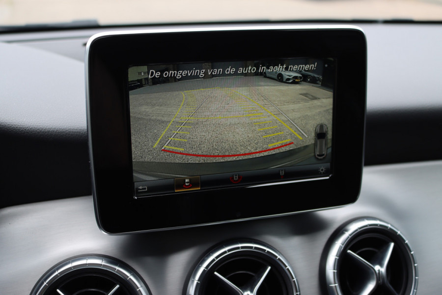 Mercedes-Benz CLA-Klasse Shooting Brake 200 AMG Line Aut7 | Nightpakket | Trekhaak | Camera | Apple Carplay/Android Auto | Stoelverwarming |