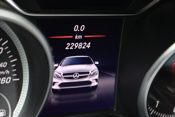 Mercedes-Benz CLA-Klasse Shooting Brake 200 AMG Line Aut7 | Nightpakket | Trekhaak | Camera | Apple Carplay/Android Auto | Stoelverwarming |