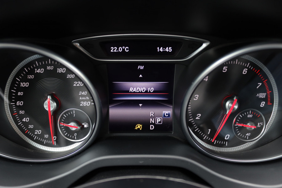 Mercedes-Benz CLA-Klasse Shooting Brake 200 AMG Line Aut7 | Nightpakket | Trekhaak | Camera | Apple Carplay/Android Auto | Stoelverwarming |