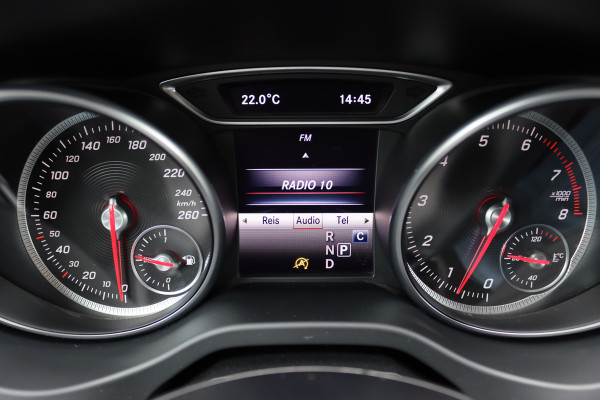 Mercedes-Benz CLA-Klasse Shooting Brake 200 AMG Line Aut7 | Nightpakket | Trekhaak | Camera | Apple Carplay/Android Auto | Stoelverwarming |
