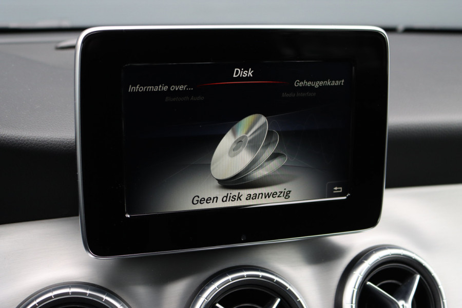 Mercedes-Benz CLA-Klasse Shooting Brake 200 AMG Line Aut7 | Nightpakket | Trekhaak | Camera | Apple Carplay/Android Auto | Stoelverwarming |