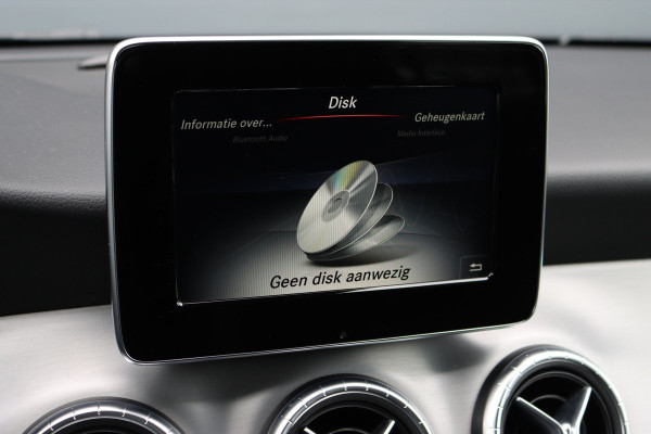 Mercedes-Benz CLA-Klasse Shooting Brake 200 AMG Line Aut7 | Nightpakket | Trekhaak | Camera | Apple Carplay/Android Auto | Stoelverwarming |