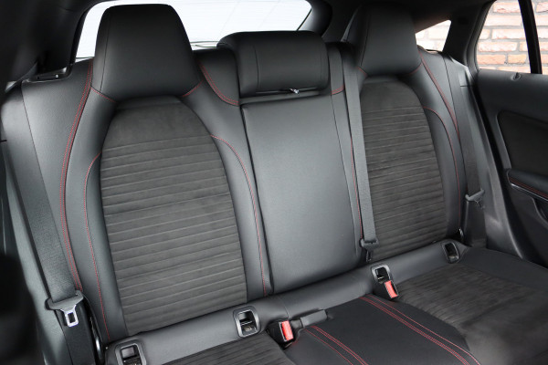 Mercedes-Benz CLA-Klasse Shooting Brake 200 AMG Line Aut7 | Nightpakket | Trekhaak | Camera | Apple Carplay/Android Auto | Stoelverwarming |