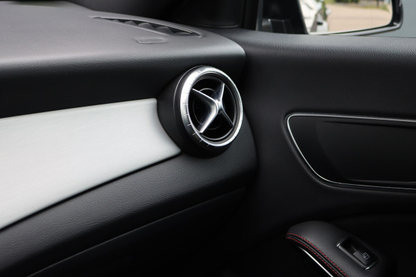 Mercedes-Benz CLA-Klasse Shooting Brake 200 AMG Line Aut7 | Nightpakket | Trekhaak | Camera | Apple Carplay/Android Auto | Stoelverwarming |