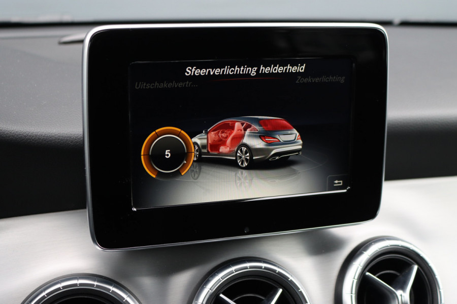 Mercedes-Benz CLA-Klasse Shooting Brake 200 AMG Line Aut7 | Nightpakket | Trekhaak | Camera | Apple Carplay/Android Auto | Stoelverwarming |