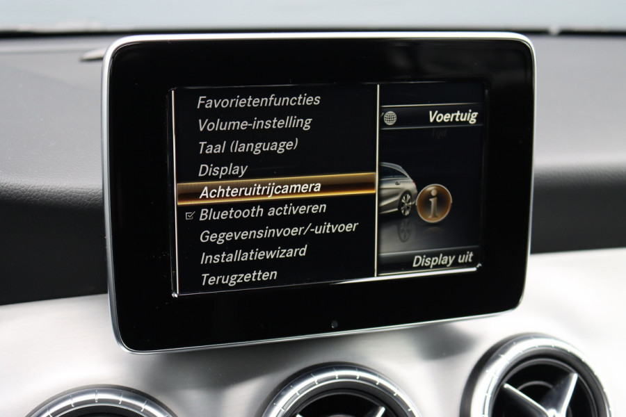 Mercedes-Benz CLA-Klasse Shooting Brake 200 AMG Line Aut7 | Nightpakket | Trekhaak | Camera | Apple Carplay/Android Auto | Stoelverwarming |