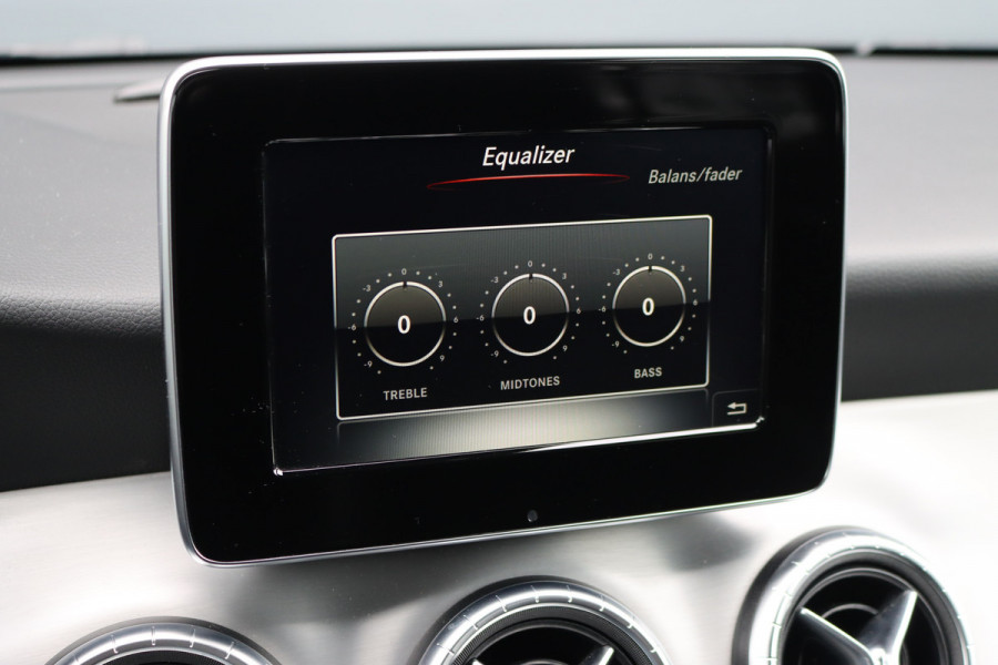 Mercedes-Benz CLA-Klasse Shooting Brake 200 AMG Line Aut7 | Nightpakket | Trekhaak | Camera | Apple Carplay/Android Auto | Stoelverwarming |