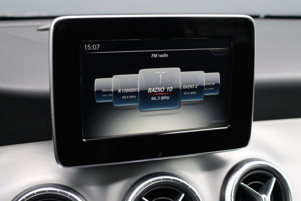 Mercedes-Benz CLA-Klasse Shooting Brake 200 AMG Line Aut7 | Nightpakket | Trekhaak | Camera | Apple Carplay/Android Auto | Stoelverwarming |