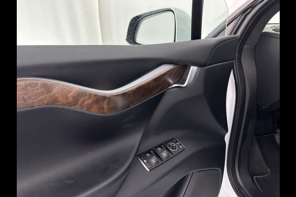 Tesla Model X Long Range [ 7-Pers. ] Aut. *PANO-WINDOW | AUTO-PILOT | LUXURY-LEATHER | TOP-VIEW | NAVI-FULLMAP | FULL-LED | AIR-SUSPENSION | DIGI-COCKPIT | KEYLESS | CAMERA | DAB+ | HEATED-COMFORTSEATS | 22''ALU*