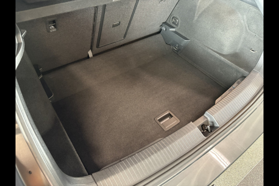Volkswagen T-Roc 1.5 TSi 150PK DSG Sport Business R-Line CAMERA/NAVI/ADAPT.CRUISE/PDC/19INCH/AFN.TREKHAAK
