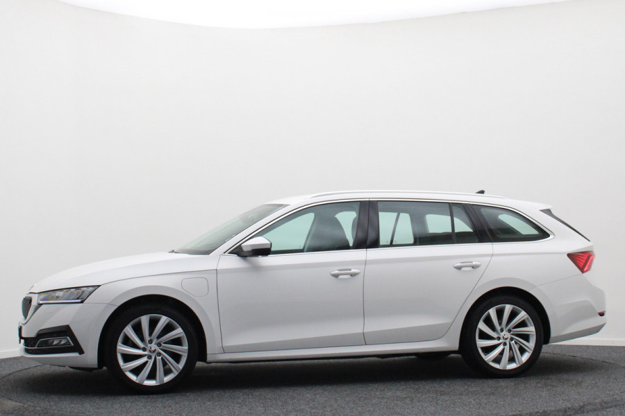 Škoda Octavia Combi 1.4 TSI iV PHEV Sportline Business LED, Head-Up, Apple Carplay, Memory, Keyless, ACC, Afn. Trekhaak, 18"