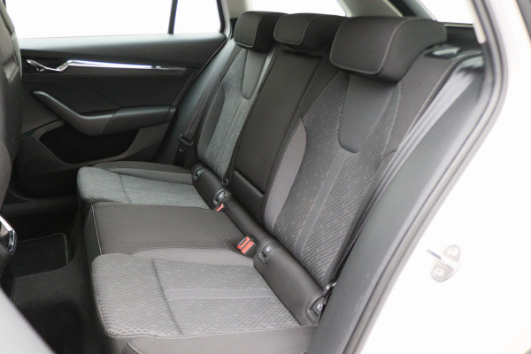 Škoda Octavia Combi 1.4 TSI iV PHEV Sportline Business LED, Head-Up, Apple Carplay, Memory, Keyless, ACC, Afn. Trekhaak, 18"
