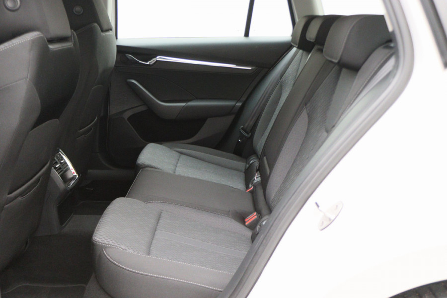 Škoda Octavia Combi 1.4 TSI iV PHEV Sportline Business LED, Head-Up, Apple Carplay, Memory, Keyless, ACC, Afn. Trekhaak, 18"