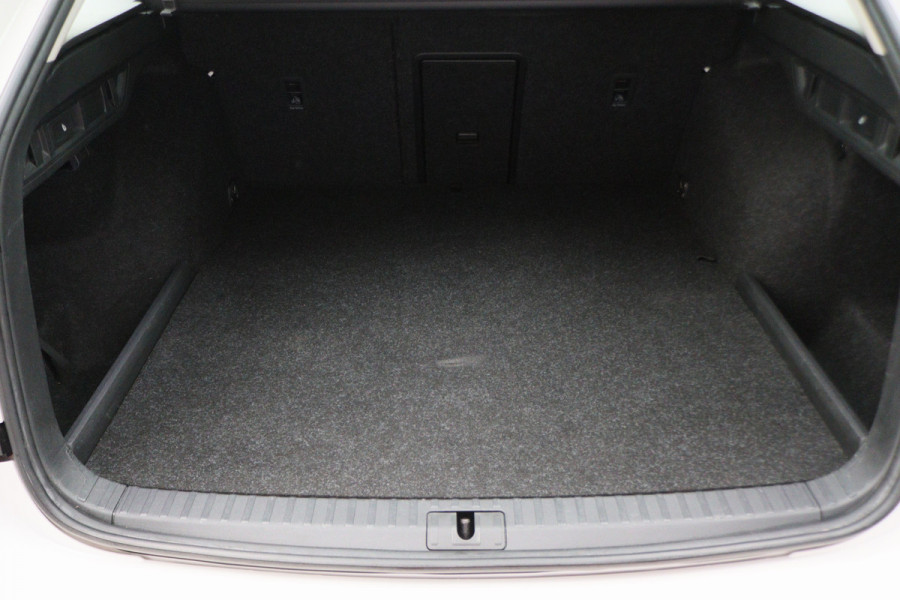 Škoda Octavia Combi 1.4 TSI iV PHEV Sportline Business LED, Head-Up, Apple Carplay, Memory, Keyless, ACC, Afn. Trekhaak, 18"