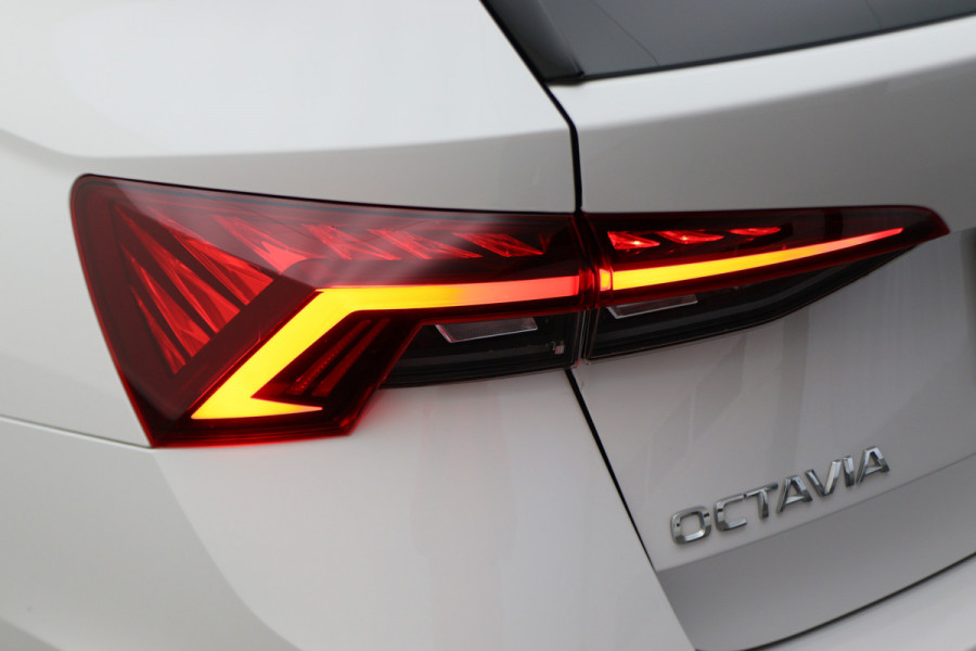 Škoda Octavia Combi 1.4 TSI iV PHEV Sportline Business LED, Head-Up, Apple Carplay, Memory, Keyless, ACC, Afn. Trekhaak, 18"