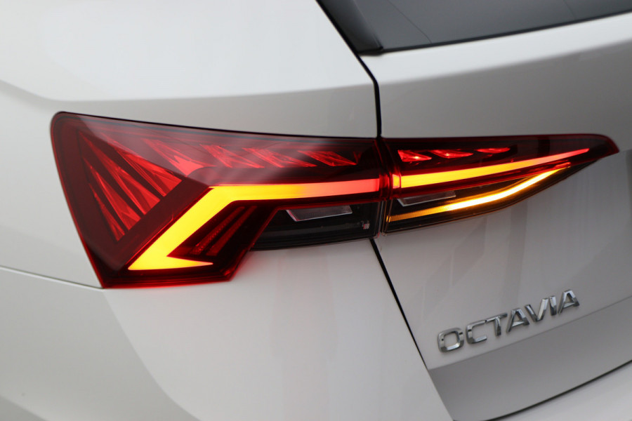 Škoda Octavia Combi 1.4 TSI iV PHEV Sportline Business LED, Head-Up, Apple Carplay, Memory, Keyless, ACC, Afn. Trekhaak, 18"