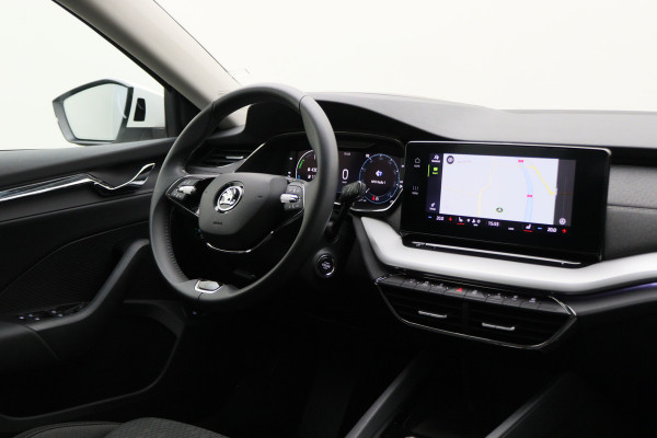 Škoda Octavia Combi 1.4 TSI iV PHEV Sportline Business LED, Head-Up, Apple Carplay, Memory, Keyless, ACC, Afn. Trekhaak, 18"