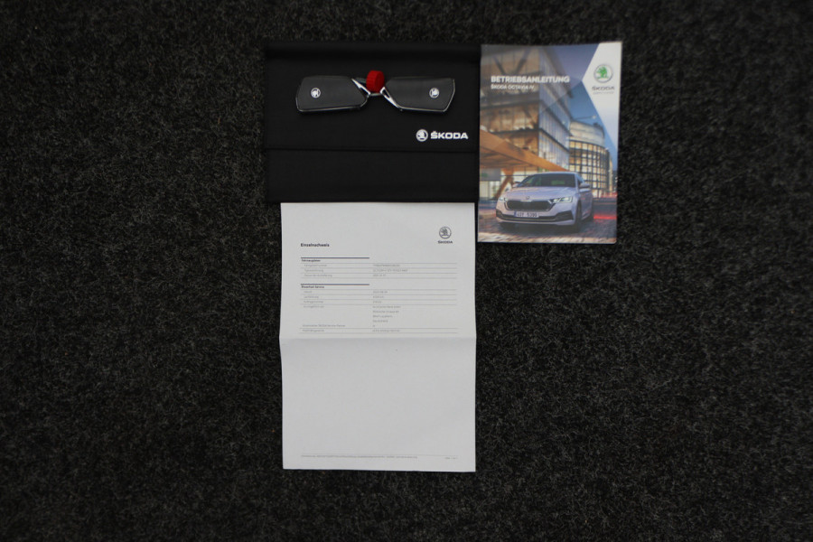 Škoda Octavia Combi 1.4 TSI iV PHEV Sportline Business LED, Head-Up, Apple Carplay, Memory, Keyless, ACC, Afn. Trekhaak, 18"