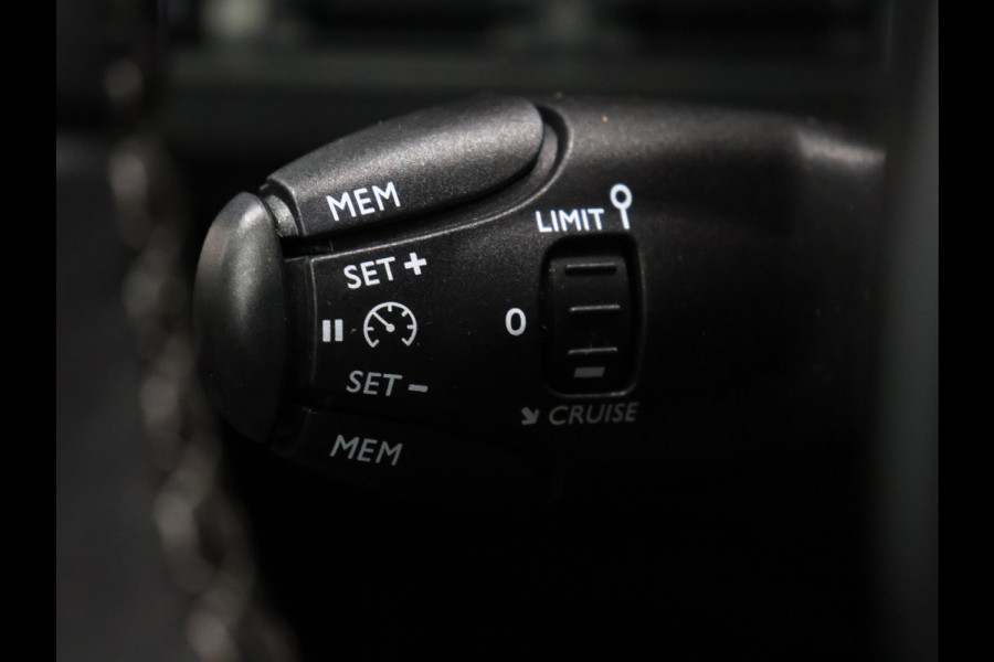Peugeot 3008 1.2 PureTech Blue Lease Executive [APPLE CARPLAY, ANDROID AUTO, CRUISE CONTROL, PDC ACHTER, NAVIGATIE, AIRCO, NIEUWSTAAT]