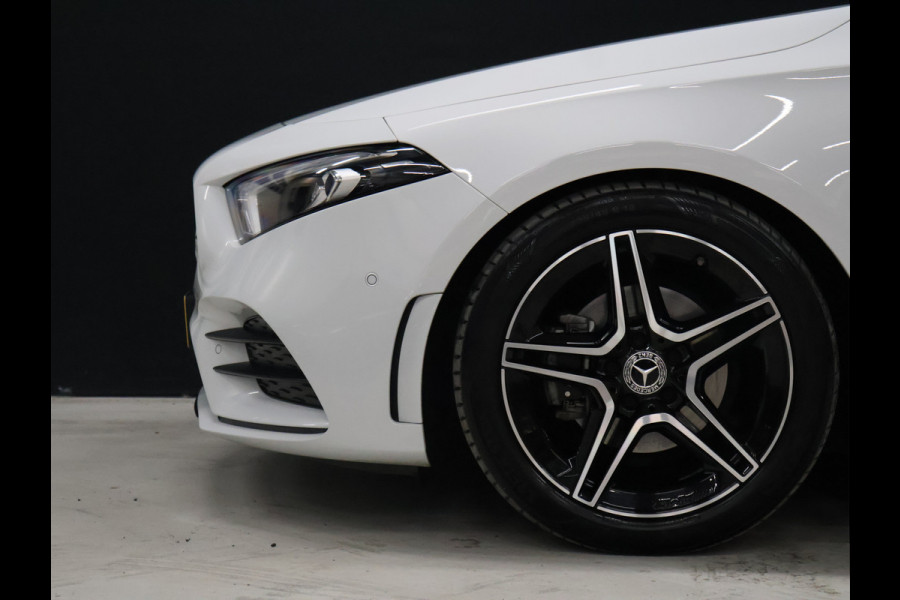 Mercedes-Benz A-Klasse 160 AMG Sport [SCHUIFKANTELDAK, CAMERA, PDC V+A, APPLE CARPLAY, ANDROID AUTO, CRUISE CONTROL, NAVIGATIE, AIRCONDITIONING, AMG PAKKET, NIEUWSTAAT]