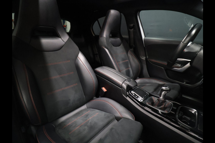 Mercedes-Benz A-Klasse 160 AMG Sport [SCHUIFKANTELDAK, CAMERA, PDC V+A, APPLE CARPLAY, ANDROID AUTO, CRUISE CONTROL, NAVIGATIE, AIRCONDITIONING, AMG PAKKET, NIEUWSTAAT]