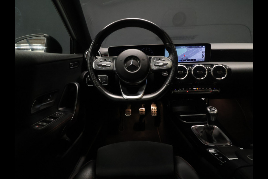Mercedes-Benz A-Klasse 160 AMG Sport [SCHUIFKANTELDAK, CAMERA, PDC V+A, APPLE CARPLAY, ANDROID AUTO, CRUISE CONTROL, NAVIGATIE, AIRCONDITIONING, AMG PAKKET, NIEUWSTAAT]