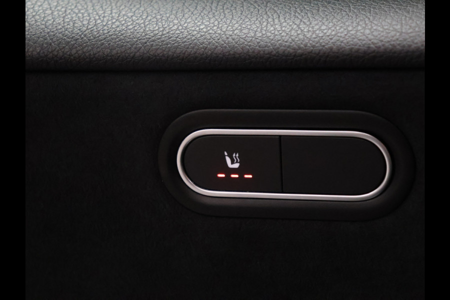 Mercedes-Benz A-Klasse 160 AMG Sport [SCHUIFKANTELDAK, CAMERA, PDC V+A, APPLE CARPLAY, ANDROID AUTO, CRUISE CONTROL, NAVIGATIE, AIRCONDITIONING, AMG PAKKET, NIEUWSTAAT]