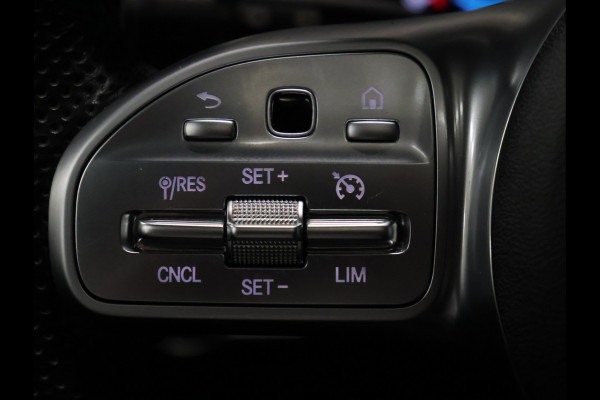 Mercedes-Benz A-Klasse 160 AMG Sport [SCHUIFKANTELDAK, CAMERA, PDC V+A, APPLE CARPLAY, ANDROID AUTO, CRUISE CONTROL, NAVIGATIE, AIRCONDITIONING, AMG PAKKET, NIEUWSTAAT]