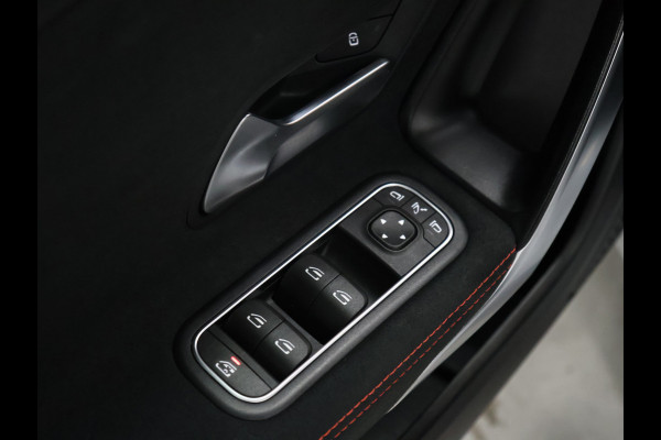Mercedes-Benz A-Klasse 160 AMG Sport [SCHUIFKANTELDAK, CAMERA, PDC V+A, APPLE CARPLAY, ANDROID AUTO, CRUISE CONTROL, NAVIGATIE, AIRCONDITIONING, AMG PAKKET, NIEUWSTAAT]