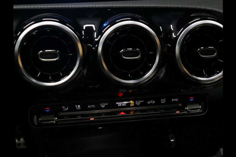 Mercedes-Benz A-Klasse 160 AMG Sport [SCHUIFKANTELDAK, CAMERA, PDC V+A, APPLE CARPLAY, ANDROID AUTO, CRUISE CONTROL, NAVIGATIE, AIRCONDITIONING, AMG PAKKET, NIEUWSTAAT]