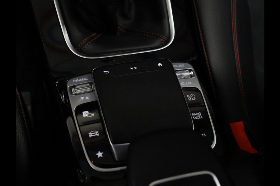 Mercedes-Benz A-Klasse 160 AMG Sport [SCHUIFKANTELDAK, CAMERA, PDC V+A, APPLE CARPLAY, ANDROID AUTO, CRUISE CONTROL, NAVIGATIE, AIRCONDITIONING, AMG PAKKET, NIEUWSTAAT]