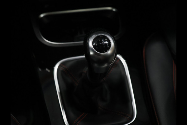 Mercedes-Benz A-Klasse 160 AMG Sport [SCHUIFKANTELDAK, CAMERA, PDC V+A, APPLE CARPLAY, ANDROID AUTO, CRUISE CONTROL, NAVIGATIE, AIRCONDITIONING, AMG PAKKET, NIEUWSTAAT]