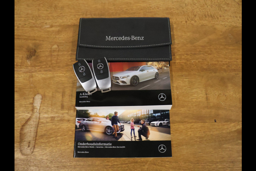 Mercedes-Benz A-Klasse 160 AMG Sport [SCHUIFKANTELDAK, CAMERA, PDC V+A, APPLE CARPLAY, ANDROID AUTO, CRUISE CONTROL, NAVIGATIE, AIRCONDITIONING, AMG PAKKET, NIEUWSTAAT]