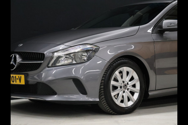 Mercedes-Benz A-Klasse 180 Business Solution [CAMERA, PDC ACHTER, CRUISE CONTROL, BLUETOOTH, AMG STOELEN, NAVIGATIE, AIRCONDITIONING, LED, NIEUWSTAAT]