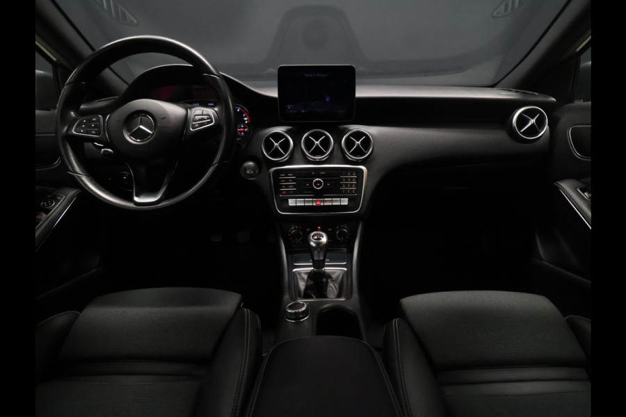 Mercedes-Benz A-Klasse 180 Business Solution [CAMERA, PDC ACHTER, CRUISE CONTROL, BLUETOOTH, AMG STOELEN, NAVIGATIE, AIRCONDITIONING, LED, NIEUWSTAAT]