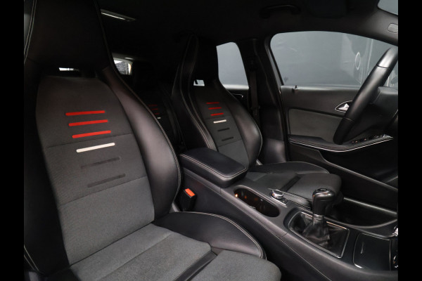 Mercedes-Benz A-Klasse 180 Business Solution [CAMERA, PDC ACHTER, CRUISE CONTROL, BLUETOOTH, AMG STOELEN, NAVIGATIE, AIRCONDITIONING, LED, NIEUWSTAAT]