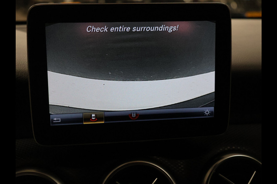 Mercedes-Benz A-Klasse 180 Business Solution [CAMERA, PDC ACHTER, CRUISE CONTROL, BLUETOOTH, AMG STOELEN, NAVIGATIE, AIRCONDITIONING, LED, NIEUWSTAAT]