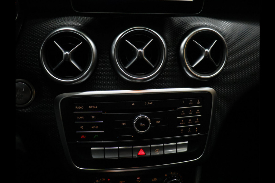 Mercedes-Benz A-Klasse 180 Business Solution [CAMERA, PDC ACHTER, CRUISE CONTROL, BLUETOOTH, AMG STOELEN, NAVIGATIE, AIRCONDITIONING, LED, NIEUWSTAAT]