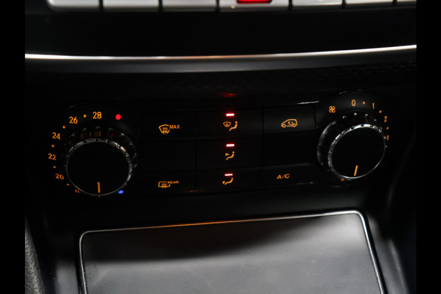 Mercedes-Benz A-Klasse 180 Business Solution [CAMERA, PDC ACHTER, CRUISE CONTROL, BLUETOOTH, AMG STOELEN, NAVIGATIE, AIRCONDITIONING, LED, NIEUWSTAAT]