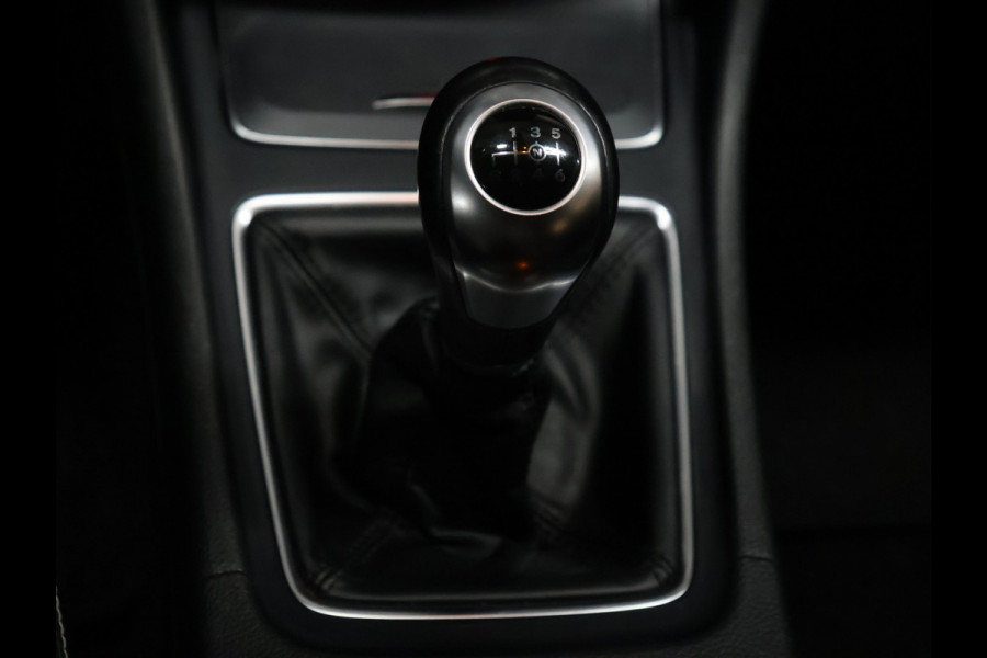 Mercedes-Benz A-Klasse 180 Business Solution [CAMERA, PDC ACHTER, CRUISE CONTROL, BLUETOOTH, AMG STOELEN, NAVIGATIE, AIRCONDITIONING, LED, NIEUWSTAAT]