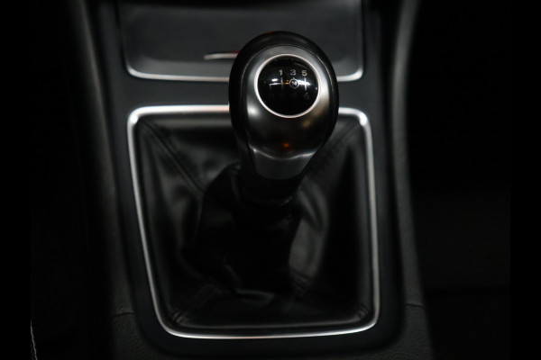 Mercedes-Benz A-Klasse 180 Business Solution [CAMERA, PDC ACHTER, CRUISE CONTROL, BLUETOOTH, AMG STOELEN, NAVIGATIE, AIRCONDITIONING, LED, NIEUWSTAAT]