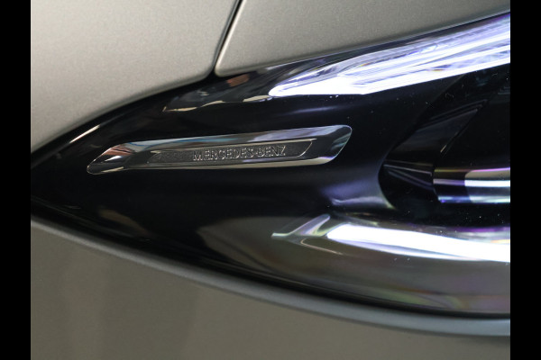 Mercedes-Benz CLA-Klasse Shooting Brake 250 e Business Solution AMG Limited [SCHUIFKANTELDAK, MEMORY SEATS, CAMERA, PDC V+A, CRUISE CONTROL, SFEERVERLICHTING, STOELVERWARMING, BLUETOOTH, NAVIGATIE, AIRCO, AMG PAKKET, NIEUWSTAAT]