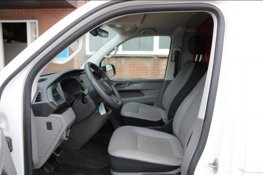 Volkswagen Transporter 2.0 TDI L2H1 150PK / App connect / Navi / Trekhaak / Cruise